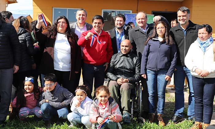 110 familias de Santa Cruz reciben las llaves de su casa propia