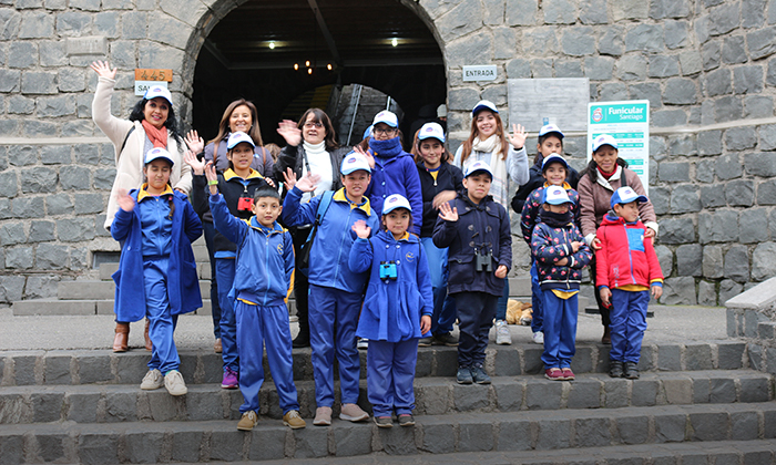 Escuela Valdebenito de Las Cabras visita el Zoológico y Teatro Municipal de Santiago