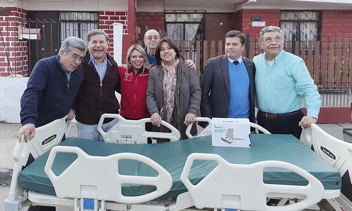 Seremi de Gobierno entrega Cama Clínica a adulto mayor de Rancagua
