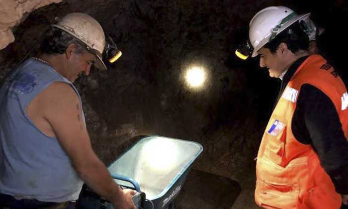 Minería destina recursos a 22 proyectos de pequeños productores de oro