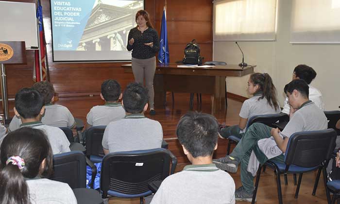 Corte de Rancagua recibe la visita de alumnos del colegio Manuel Rojas
