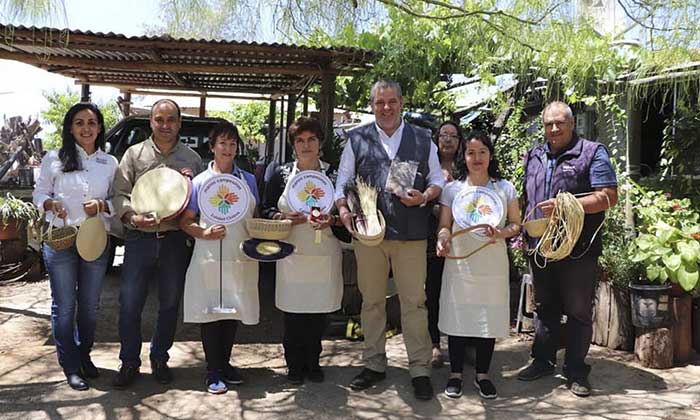 Artesanas y trenzadoras de paja de trigo reciben sello Manos Campesinas