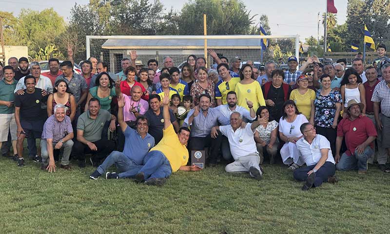 Bienes Nacionales y Mindep cumplen el sueño entregan cancha para club deportivo en Santa Cruz