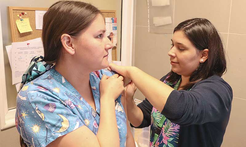 Funcionarios del Hospital Regional son vacunados contra la influenza