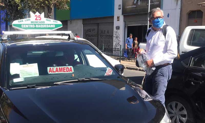 Alcalde de Rancagua entrega más de mil mascarillas a colectiveros