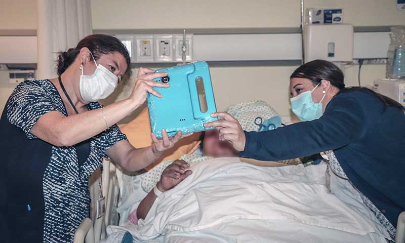 Pacientes hospitalizados podrán comunicarse con sus familiares por videollamada