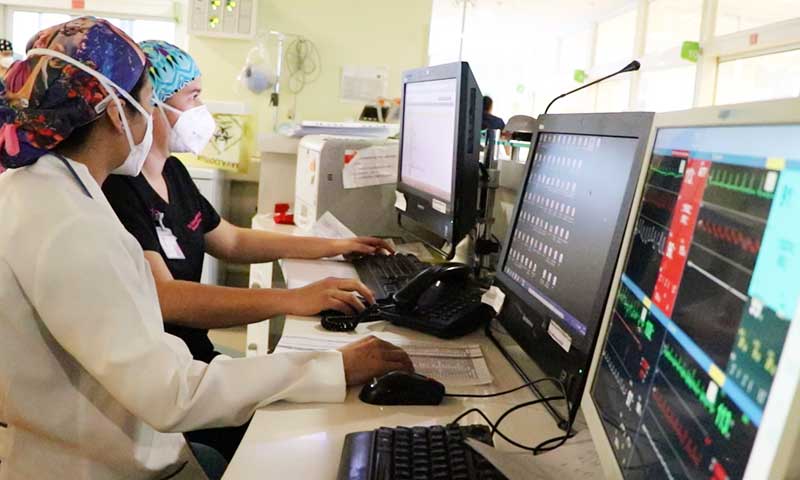 Médicos reforzarán servicios críticos de atención a pacientes COVID-19