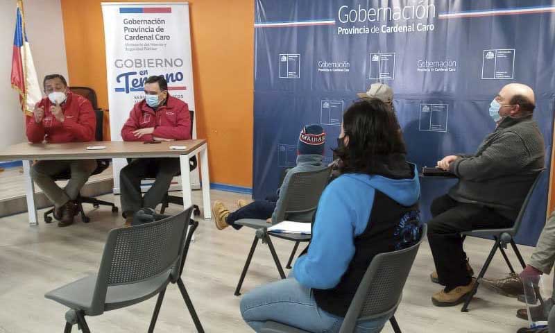 Autoridades regionales y dirigentes de Pichilemu conversan sobre el retorno del deporte