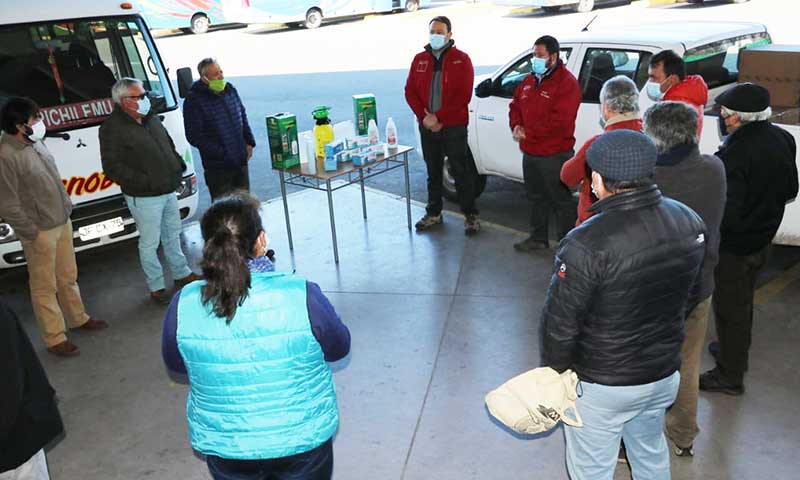 Entregan kits de higiene a taxis colectivos de Colchagua