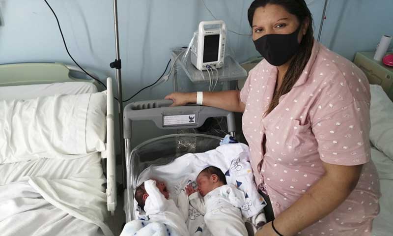 Hospital Santa Cruz asiste parto gemelar en tiempos de pandemia