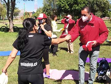 Entregan implementos del sistema ‘Elige vivir sano’ a participantes de talleres deportivos del Mindep