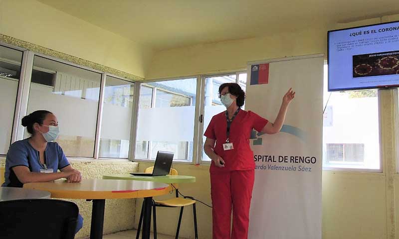 Funcionarios del Hospital de Rengo refuerzan medidas de prevención mediante capacitaciones