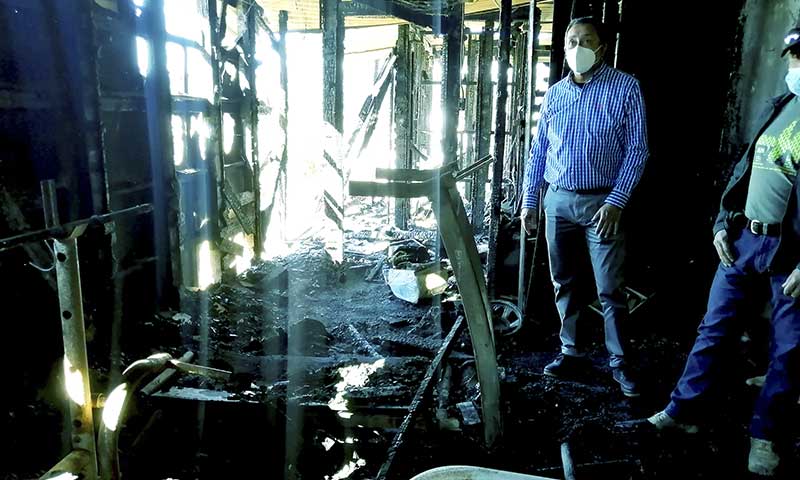 Santa Cruz: Autoridades regionales se comprometen a reconstruir recintos incendiados