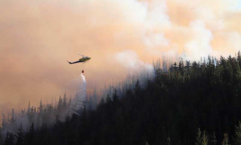 Alerta roja en La Estrella por incendio forestal que amenaza a sectores poblados