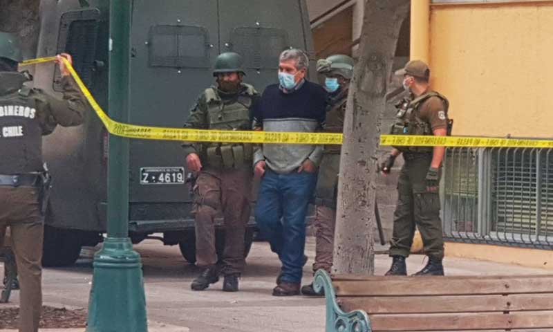 Con cinturón de dinamita y armado hombre ingresa al municipio de Rancagua