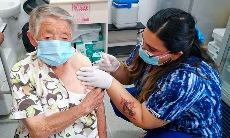 Hospital de Marchigüe llama a la población joven a vacunarse contra el COVID-19