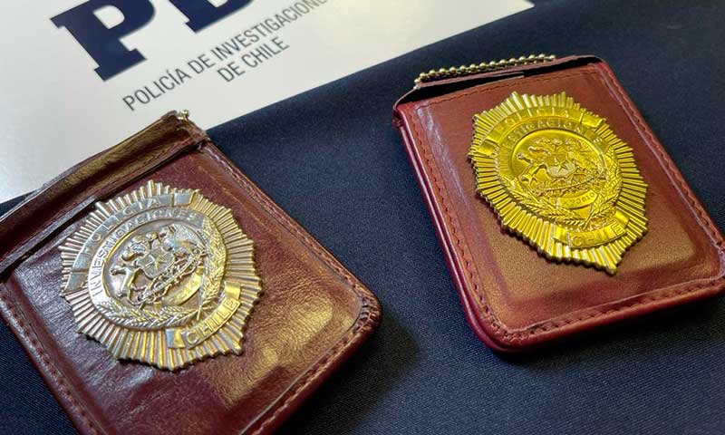 PDI entrega placas de servicio a sus asistentes policiales