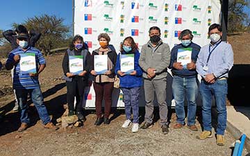 Proyecto Manejo Sustentable de la Tierra entrega 9 bebederos móviles en Litueche