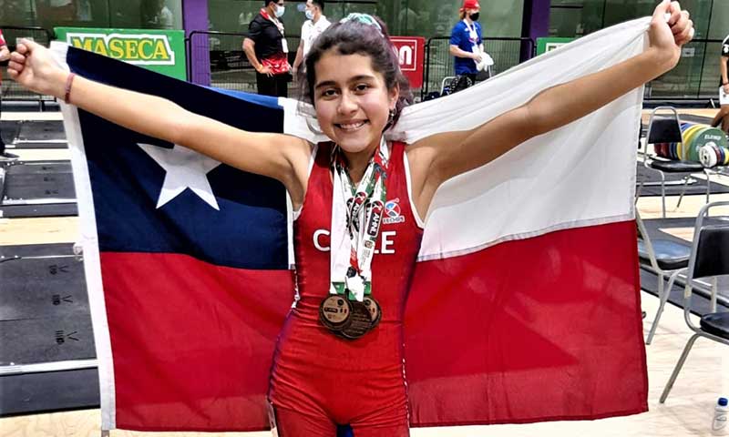 Pequeña levantadora de pesas sumó 5 medallas de bronce en panamericano de México