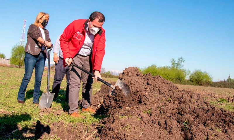 Autoridades colocan primera piedra en proyecto Valle Los Parrones de Santa Cruz