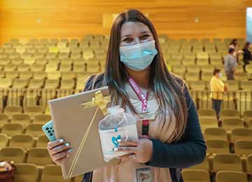 Entregan becas de excelencia académica a funcionarios del Hospital Regional Rancagua