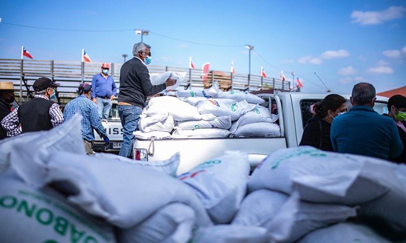 3.500 sacos de bioabono fueron entregados a agricultores de Las Cabras