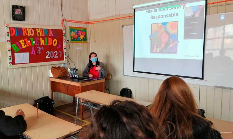 Hospital Pichilemu realiza charlas de educación sexual a jóvenes