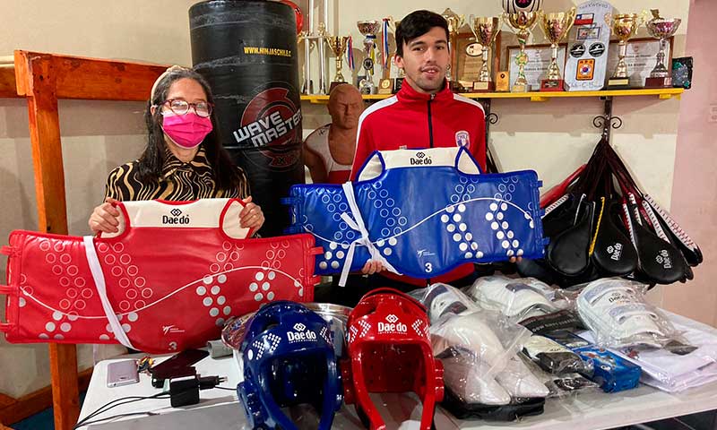Seleccionado chileno de Taekwondo Jorge Ramos recibe fondos para implementación deportiva