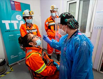 Autoridades lideran operativo inédito de vacunación contra el SARS-CoV-2 al interior de la mina El Teniente