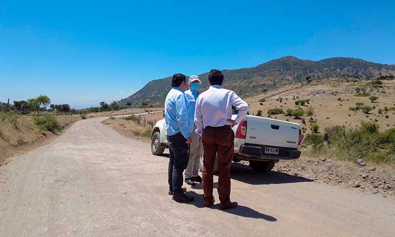 Seremi del MOP y alcalde de Chépica dan a conocer caminos a pavimentar el 2022