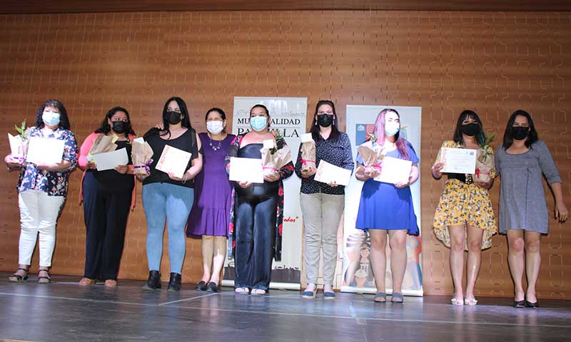 Alcaldesa de Palmilla preside certificación de cursos para mujeres del programa mujer jefa de hogar