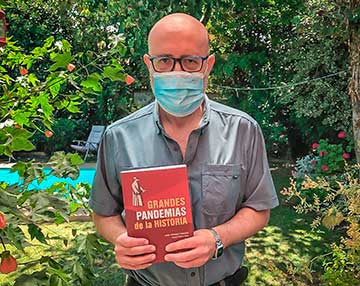 Infectólogo del Hospital Regional Rancagua publica libro “Grandes pandemias de la historia”
