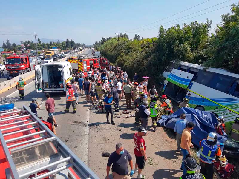Un muerto y 50 heridos deja accidente carretero entre bus y automóvil en Ruta Travesía