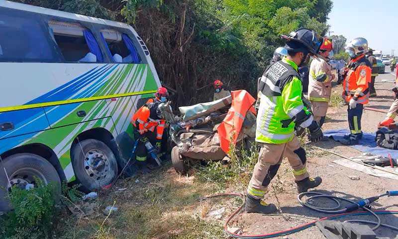 Un muerto y 50 heridos deja accidente carretero entre bus y automóvil en Ruta Travesía