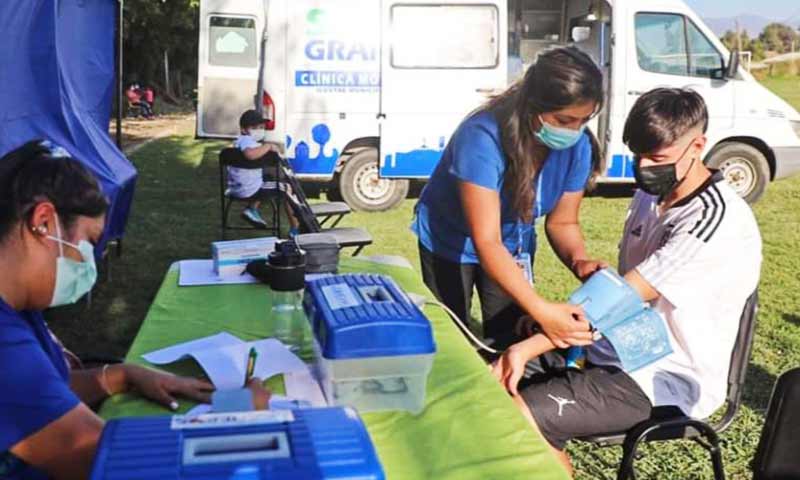 Deportistas de Graneros reciben atención médica municipal especializada