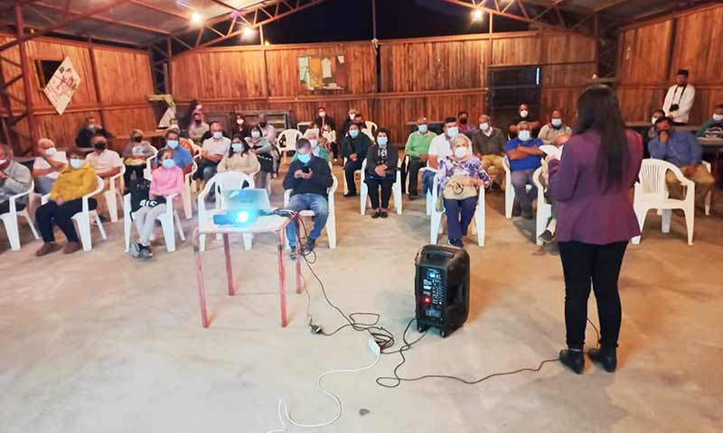 Capacitan a dirigentes sociales de San Fernando para postular al Fondes