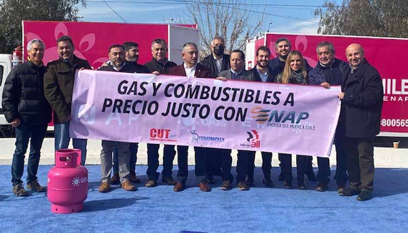 Ministro de Energía encabeza puesta en marcha proyecto piloto Gas de Chile en San Fernando