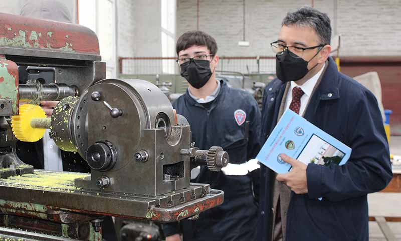 The Minister of Science visited San Fernando Industrial High School for Vocational Technical Education Day