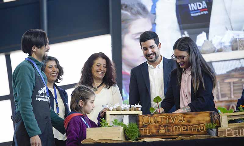 Con siembra simbólica y charquicanazo se inauguró la ExpoMundoRural
