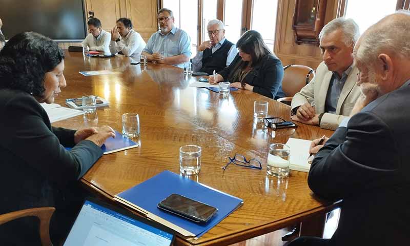 Alcaldesa de Palmilla sostuvo reunión con ministro de Vivienda Carlos Montes