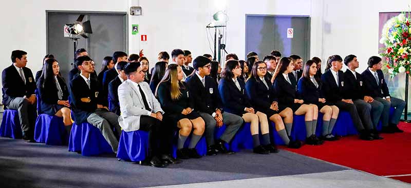 Generación 2022 del San Fernando College se licencia en brillantes ceremonias