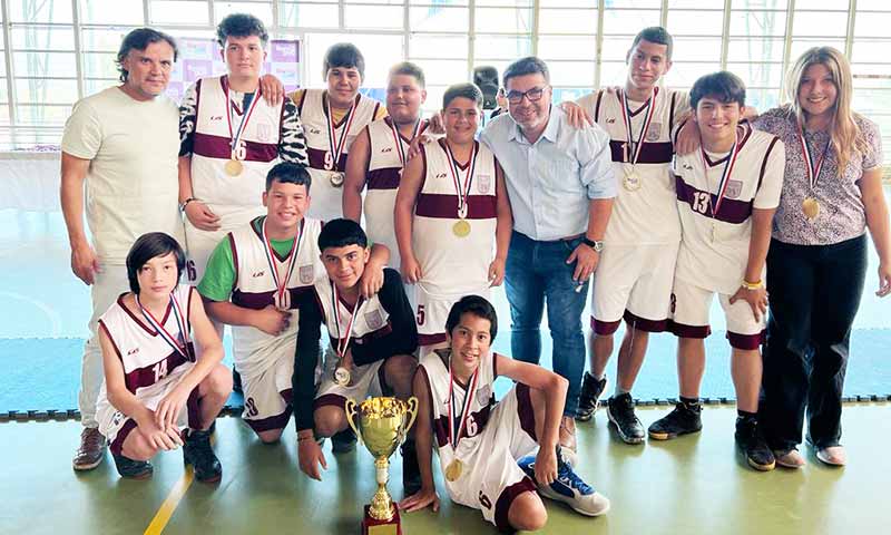 Jóvenes deportistas de colegios Cormun reciben reconocimiento por participación en actividades de Educación extraescolar