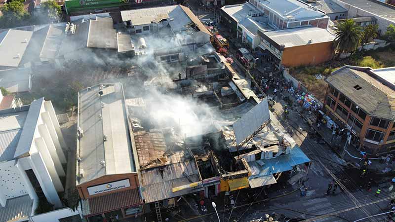 Tras gigantesco incendio en San Vicente llaman a autoridades pronta reconstrucción de casa parroquial y locales afectados