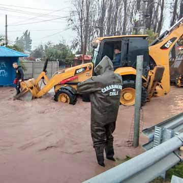 Municipalidad de San Fernando asiste a personas afectadas por desborde de río Tinguiririca