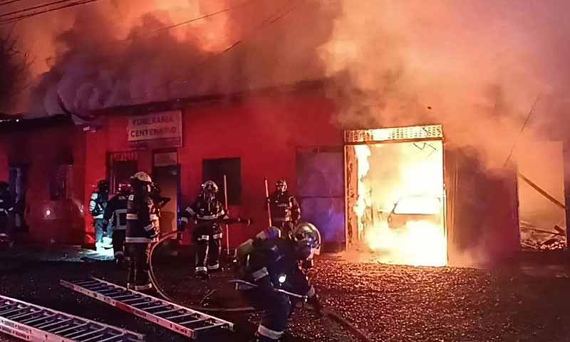 Incendio en Rancagua deja al descubierto los restos de una persona