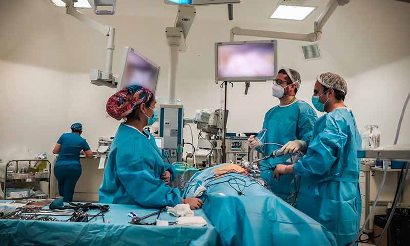 Equipo de coloproctología del Hospital Regional Rancagua realiza cirugía para prevenir que paciente padeciera cáncer de recto
