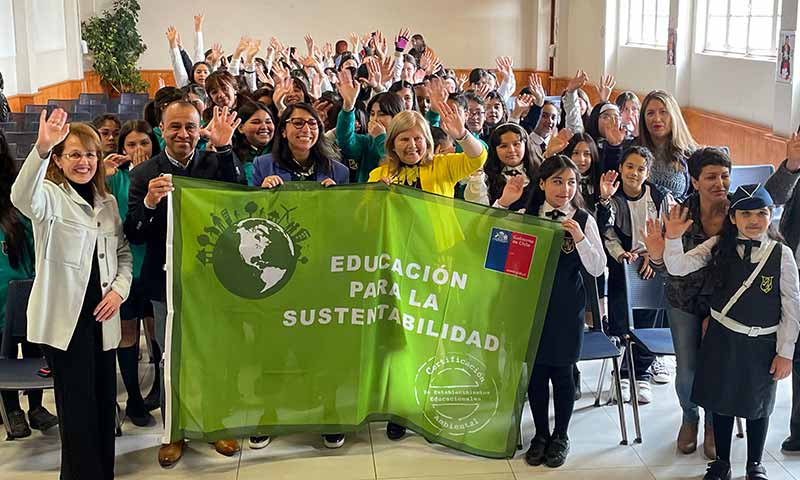 Colegio República Argentina de Rancagua revalida nivel de excelencia medioambiental