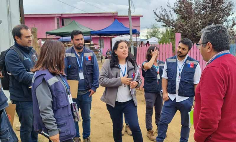 Funcionarios del Serviu y Minvu O'Higgins brindan apoyo en proceso de reconstrucción en Valparaíso