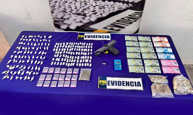 Golpe al narcotráfico: Policía decomisa drogas, arma, munición y una motocicleta en Pichilemu