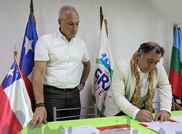 Alcalde de Graneros firma convenio con empresa Janome que beneficiará a emprendedoras de la comuna
